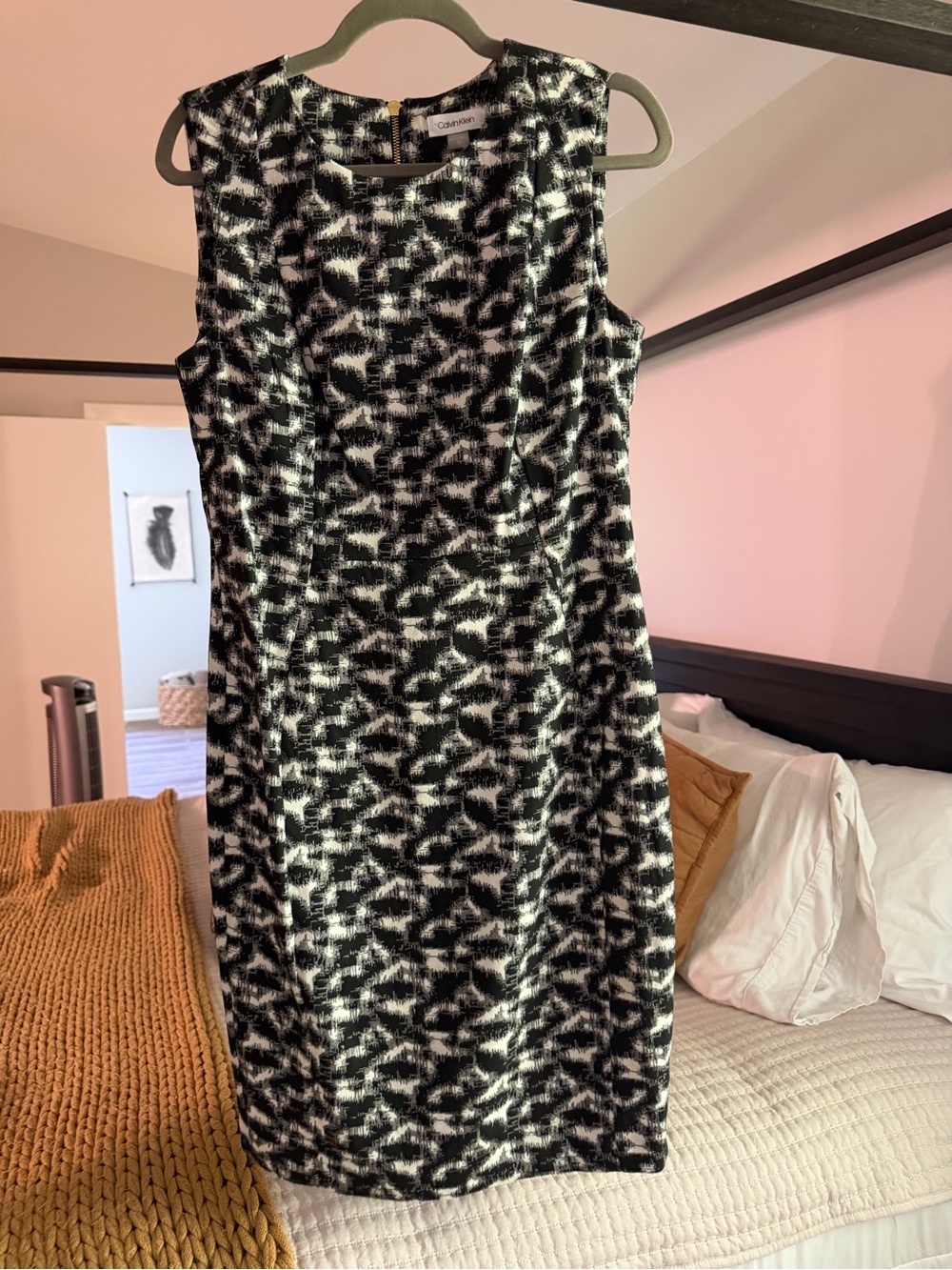 Calvin Klein Black and White Patterned Sleeveless Dress